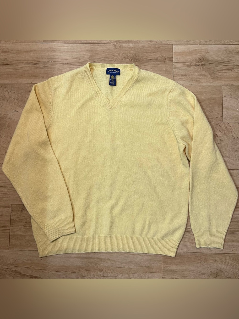 Club Room Men's L Lambswool V-Neck Sweater in Soft Yellow